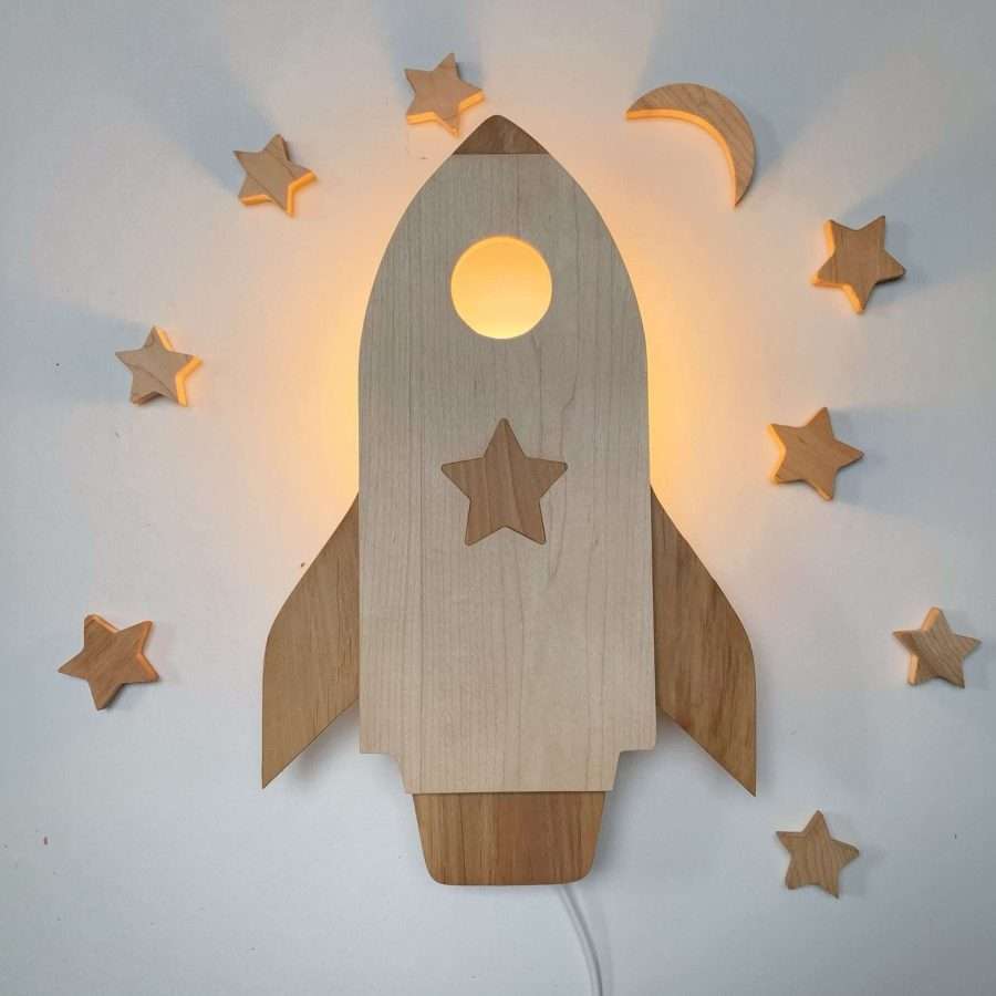 Houten raket met sterren