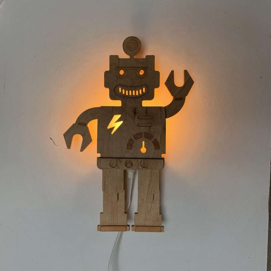 Robot lamp van hout