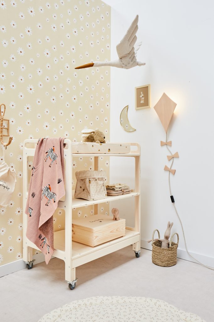 houten wandlamp met vlieger voor de kinderkamer