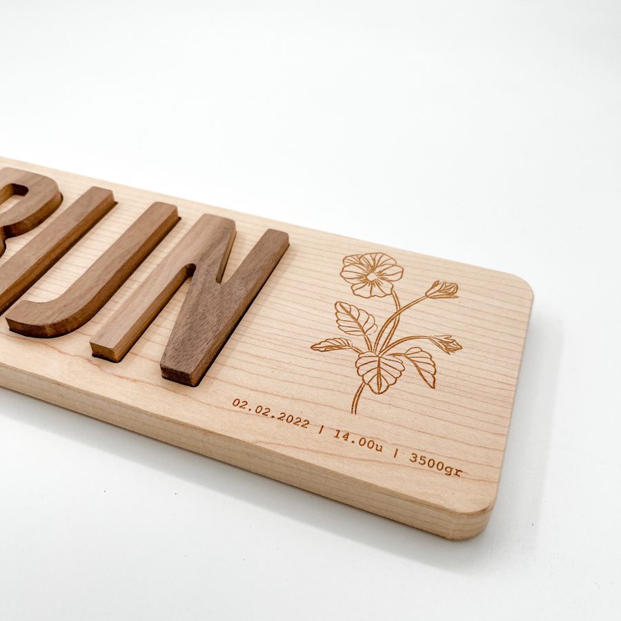 Naampuzzel met geboortebloem